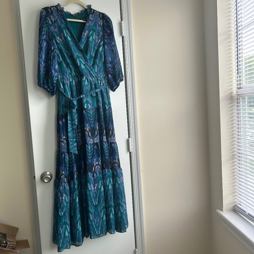 Maison Tara Blue Ruffle Printed Maxi Dress Tie Waist Size 12 3/4 Sleeve V Neck